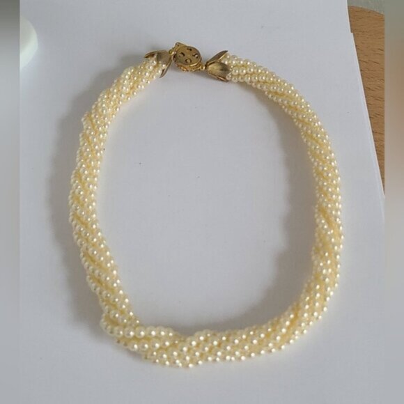 Vintage Classic Elegant Twisted Off White Pearl Strand 16" Gold Tone Necklace - Picture 2 of 7
